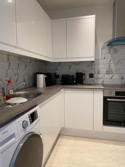 Apartamento Beautiful 2 Bedroom Flat In London! Near Excel O2 Arena And Central! With Garden Londres